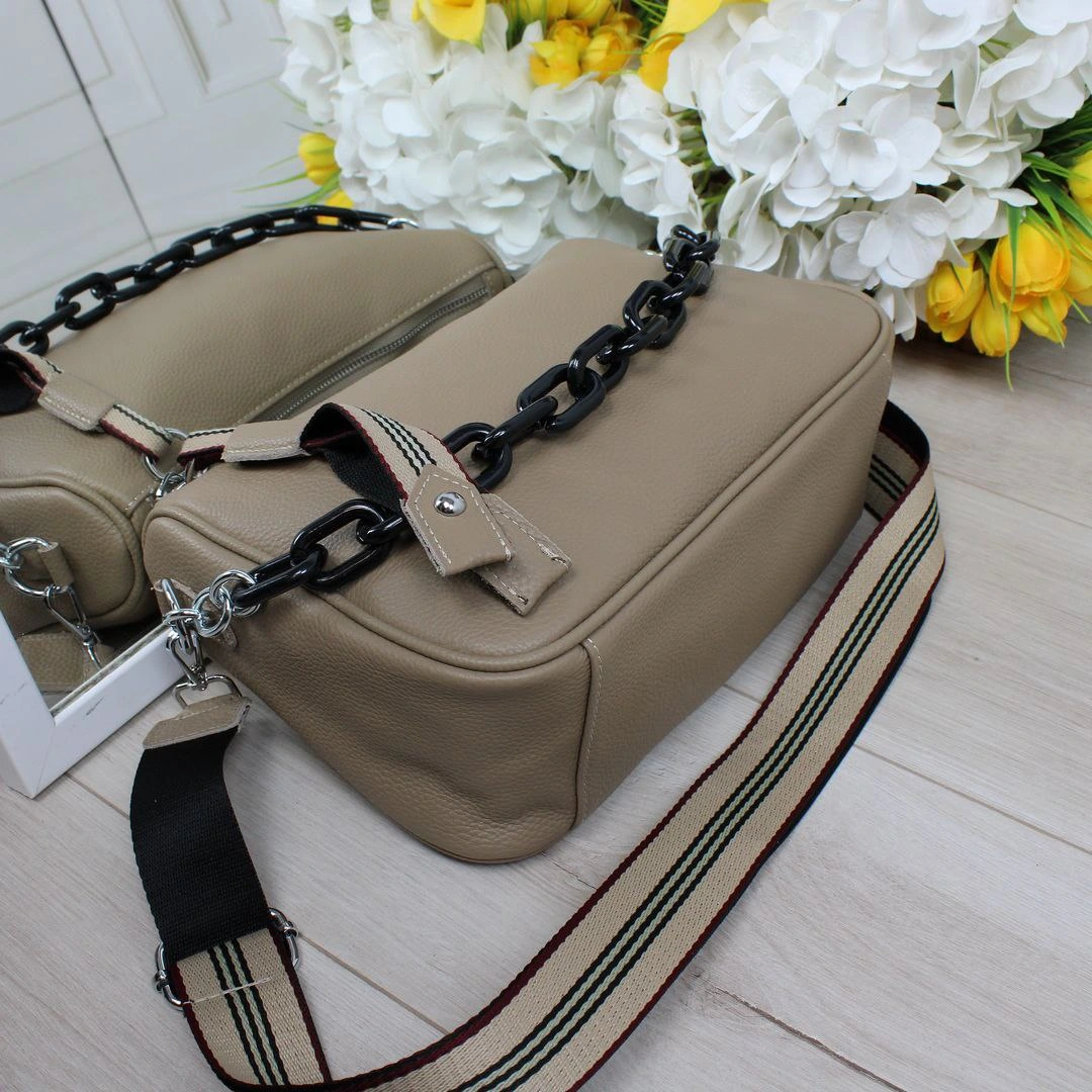 Сумка беж крос-боді універсальна для мінімалістки зі шкіри